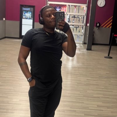 DeAngelo Cheatom Dancer•Performer•Choreographer• Model•Actor•Traveler•he/him/his/Sis • Email: deangelo.cheatom92@gmail.com 💙✨