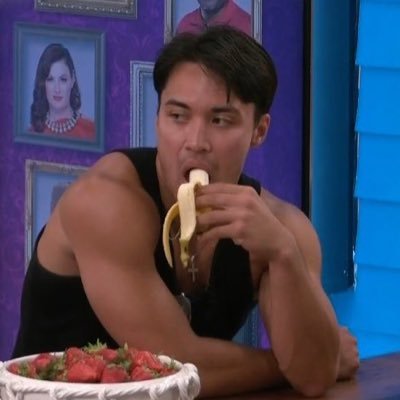 zurvives's profile picture. sixteen