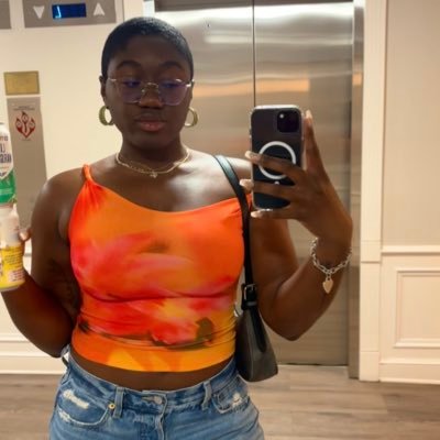 oktrinnyy's profile picture. i really just be in my own world talking 🧚🏾‍♀️🌙