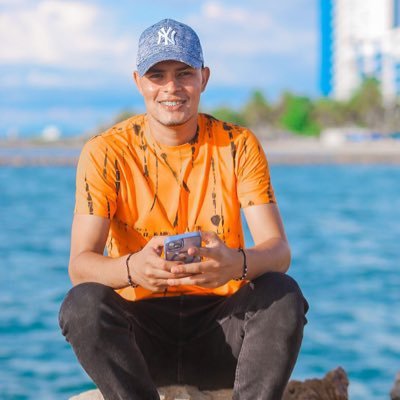 Amalfitano 🏃♂️ Periodista. Casi maratonista (ritmo 9:56 con estilo). 🐕 amo los perritos. 💬 En política me va peor que en la maratón. Opiniones personales.