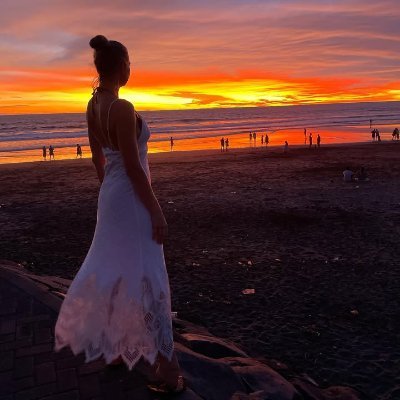 Entrepreneur | Cooks & yachts | Travel, books, & elegance | Interior Artist