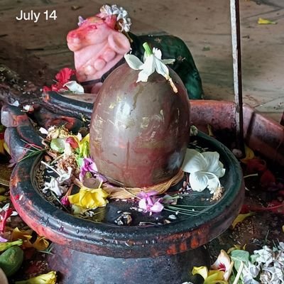 खुद पर विश्वास करना सबसे बड़ा साहस है।”
“सकारात्मक सोच से बड़ी कोई शक्ति नहीं होती।”