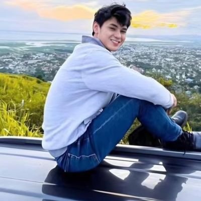 minsan quadro💛💜
madalas DustBia💛
palagi Dustin Yu💚
