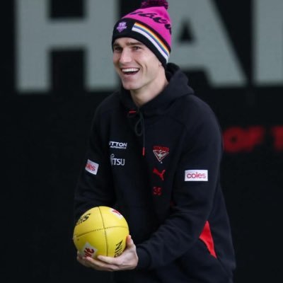 I’m a giggly, happy, crazy chick from Melbourne, Australia. I love the bombers #35🖤❤️