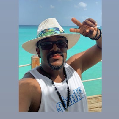 hijo, padre, hermano y graduado de buena persona El mejor hombre , pobre con poder y un intelectual con faltas de ortografía 💙El papá de Alia un tipo feliz🇩🇴