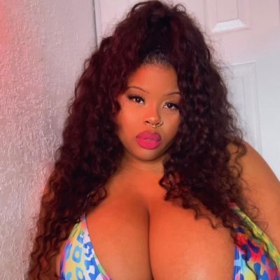 Enjoy this big tall glass of water😉💦||Bust Model||SOLO Creator||Busty Content||Titty Content || IG: @bigbodymunchh||📸📷email: bigbodymunchh@gmail.com