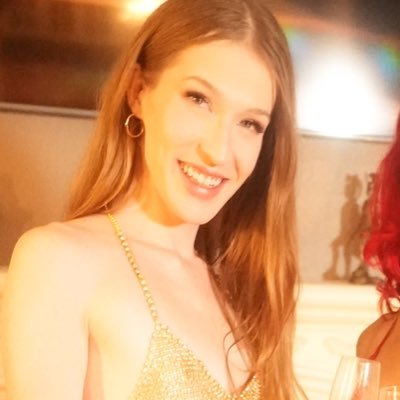 18+ 🥵 Your boys call me Lizzie, you can too 👋 Intersex Goddess standing at 6’😚 DM for content & call requests 😇 NO MEETS