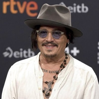 Don't be afraid to give up the good to go for the great 🇺🇸/🇬🇧………Dm for your pre orders book #Hyde📕 ❤️#Johnnydepp 🃏