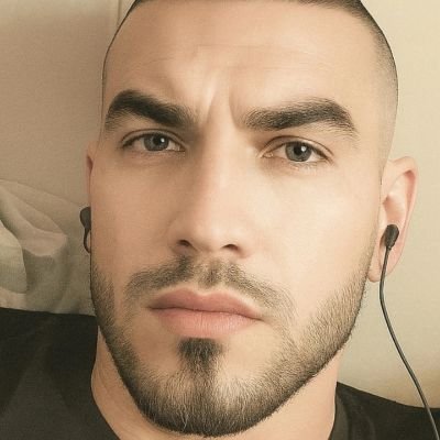 محب للحياة 😊، قارئ نهم 📚، مهتم بالتقنية 📱. أسعى دائماً للمعرفة 🧠 وتطوير الذات 💪.