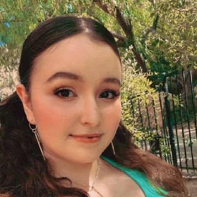 leannaloving's profile picture. it's a heart of gold 🪙 and stardust that makes a girl beautiful ❤️