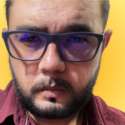 Soy el lápiz y el papel, palabra escrita sobre la hoja.
