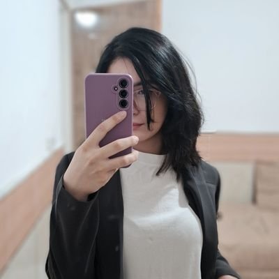 کامل نیستم اما شجاع، چرا !
نیمه نقاش و نیمه برنامه نویس👾