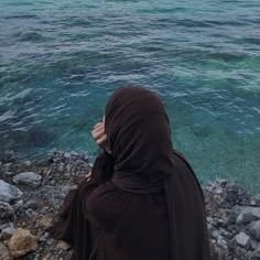 İnsanlar eğlenebildikleriyle arkadaş olurlar,anlatabildikleriyle dost,ağlayabildikleriyle kardeş...
Filistin için ağlayan bütün kardeşlerime selam olsun...