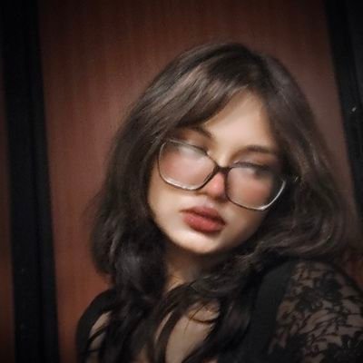 Amritha21374353's profile picture. I bleed on paper 🖋️📜