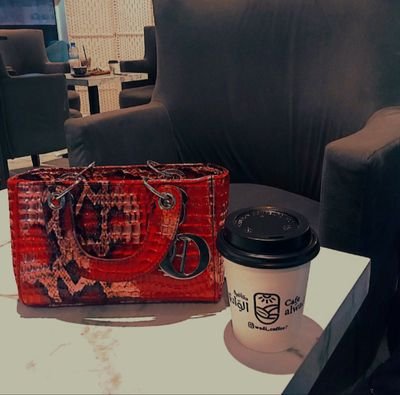 قهوتي هي رفيقة دربي ومؤنسة وحدتي وشريكة فكري ومشاعري 😎☕