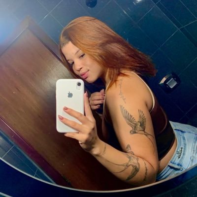 Mariazinhav_'s profile picture. Antes nada, que metade.