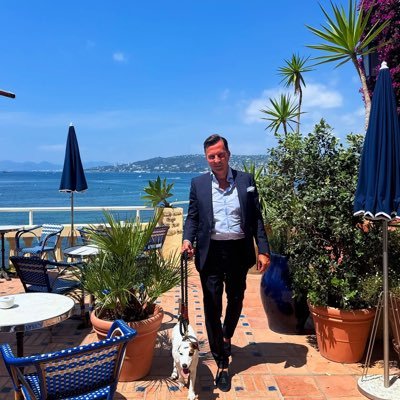 SandraW12306403's profile picture. looking good is good business