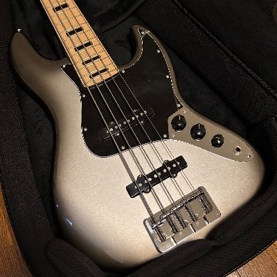 ベース弾いてます。
機材好きなので、そのあたりを中心に。
現機材は固定ツイートにて。
影響を受けたベーシスト
IKUOさん、MASAKIさん、ka-yuさん、tetsuyaさん、Chris Squire、Robert Trujiro、John Myung、Victor Wooten