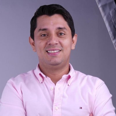 Empresario, Veterinario y Administrador, MBA- Esposo de @LegadoAngelaHer - padre de Óscar David.