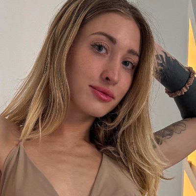 I can't reply here, but you can message me here⤵️😄
Check my life acc @amylovvee_talk