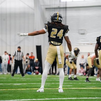 The defensive back @BryantUfootball | 3.30 GPA | Chicago Marist Alumn 🦅 📍FOTY loading.. LIØN HEARTED❤️🩹