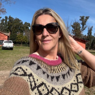 I’m someone who likes to see the best in those around me. I am trusting,loyal and emotionally stable. Friends would say that I’m humorous and gregarious 💞