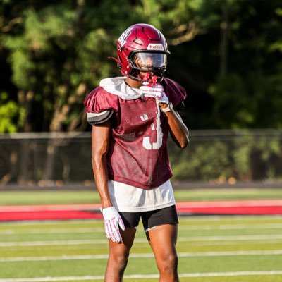 Belleville West Football and Track SAFETY 5’10 400m- 50.9 Sophomore Year 3.5 GPA Contact:freddieperry204@gmail.com Mom:Nikiaking07@gmail.com NCAA ID #2410438045
