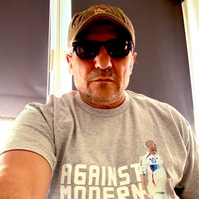 ATATÜRK GALATASARAY ULTRAS METİN OKTAY KARINCAEZMEZ ŞEVKİ ALPASLAN DİKMEN @GalatasaraySK
@SopaliFanzin https://t.co/B1UQy7iU6w
