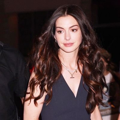 Your best, fast and most reliable source about the updates of award winning actress Anne Hathaway 🌟 FAN ACCOUNT