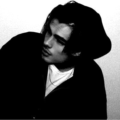 Oliv3rMoon's profile picture. 