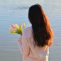 The most embarrassing thing in the world is not that he doesn't love you, but that he said he loved you very much, but in the end gave up on you easily.