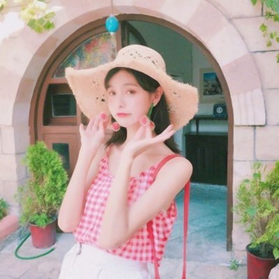 R173Z2emId7Uo4N's profile picture. 