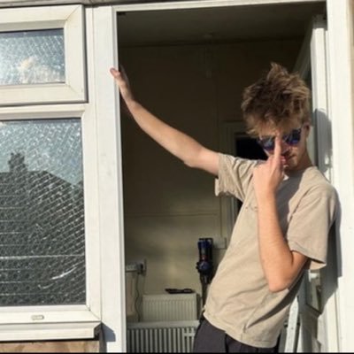 mygoldboot's profile picture. yoink