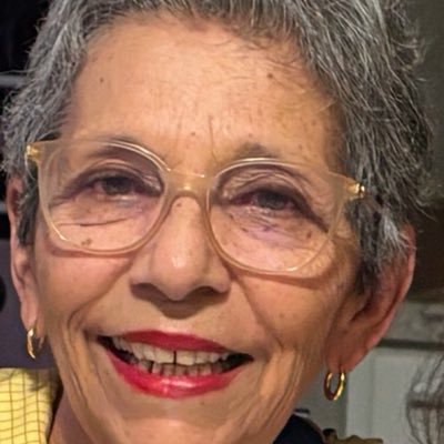 Brasileira, casada, mãe e avó. Católica. Conservadora. Patriota.