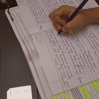 aspiringcs's profile picture. Just a 19 y/o sharing my CS + BCom study journey.
No aesthetics, just consistency.
Study vlogs 🎥 | Focus time 📚