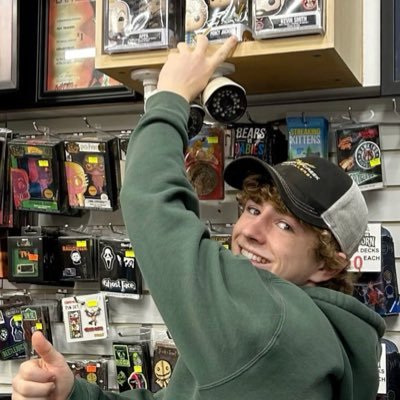 walkertoofine18's profile picture. ★