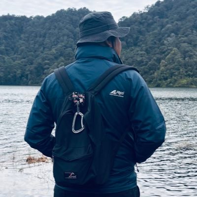 Tenanglah seperti air mengalir dan bebaslah seperti angin berhembus. Karena jiwa yang tenang adalah jiwa yang bebas.
