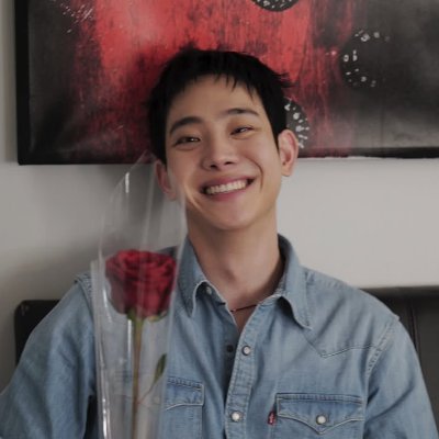 I guess Peter Pan was right, growing up's a waste of time
| gram w gry, czytam książki, śpię, słucham the rose, bts i seventeen |