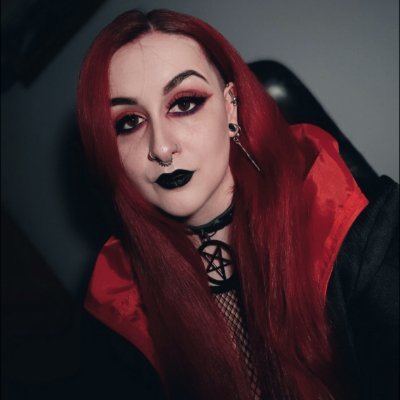Extremeña con el corazón en Bilbao.
Juego a cosas.
Localizadora de videojuegos & English teacher.
Evil is evil 🐺
Astarion fan account 🧛
Gallifreyan δ³Σx² 🌌