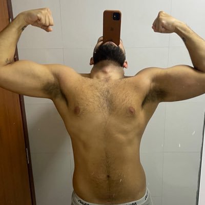a vida não é um morango, mas é um delicioso abacaxi. já viajei pra uma caralhada de lugar e postei tudo no Instagram, vai lá