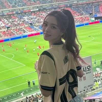 snkkkvxcl's profile picture. stan itzy n young posse