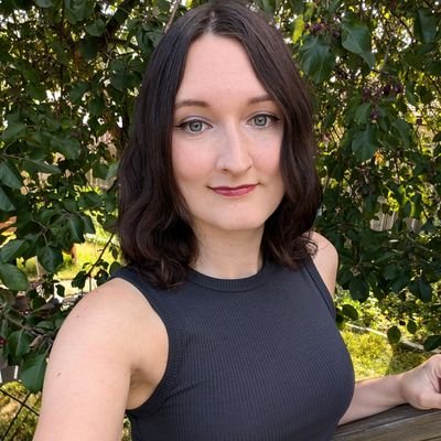 🇨🇦 Librarian | 🖋️🧜♀️🐉 Fantasy Writer | 🎮 Gamer | 🎶🎸Pop Punk & Post-Hardcore l Anime & Manga l Autistic | She/Her |
