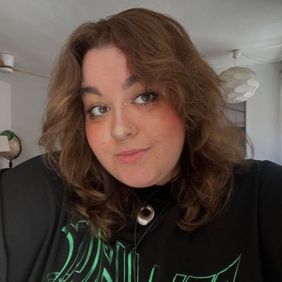 Andaluza y publicista. De pequeña concursé en La Banda. Former @TeamHeretics ; @GIANTXES.