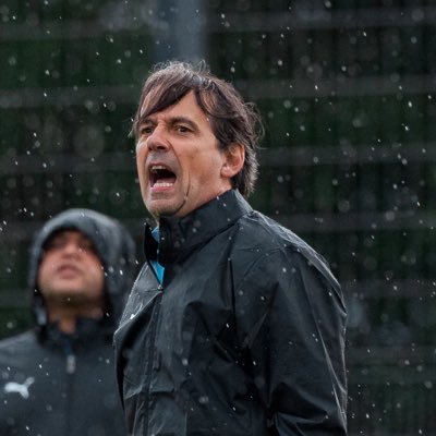 وإذا سُألت عن الهلالِ فقل لهم هو فرحة الأيامِ للأجيالٍ قلّب بطرفِك فالسماءِ وحُسنِها هل زانت الدُنيا بغيرِ هلالٍ💙🤍.
