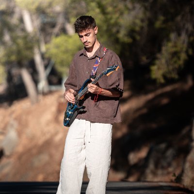 CaletMusica's profile picture. Intentando abrirme camino en la música
Mi canal abajo!