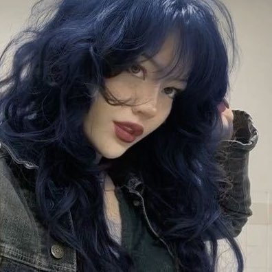 📖🌌💙 ˚₊‧꒰ა #booktwt • romance, thriller & fantasy enthusiast ໒꒱ ‧₊˚ • 33/30 📚 ˚₊‧ 🎮🐈⬛🖤 #owtwt • die hard support player • mercy main 🪽‧₊˚