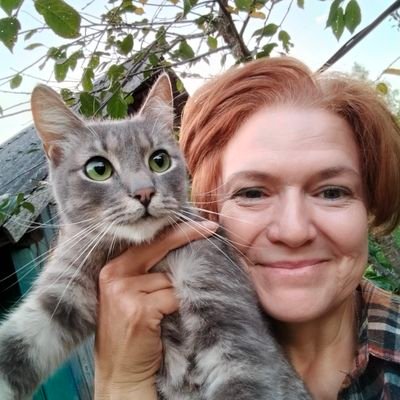 Родом из СССР...
Живу и даю жить другим.
P.S.
Крым-Россия, уважаю и поддерживаю Путина, люблю котиков😍