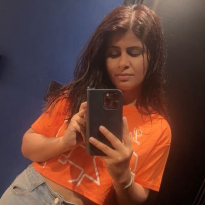 whirlwind of crazy • obsessed over a tad bit of everything • capricorn bby • books • music • free palestine • future hubby carlos sainz • backup: @warofhearrts