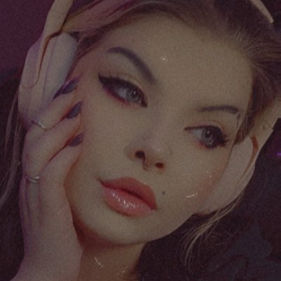 3 raccoons in a trench coat digging through the garbage of life.
She/Her
#Streamer
RPGs/Books/Art/Lego
MS/Chronic pain
🌬420
✨️Healing Era✨️
20$ Snapchat fee