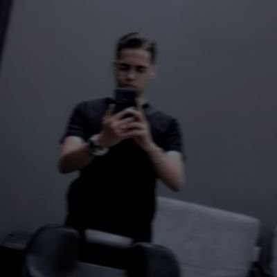 Agho_feri's profile picture. حادثه کم نی 
عادیه مردن
رویاها حراجه
آینده مبهم :))